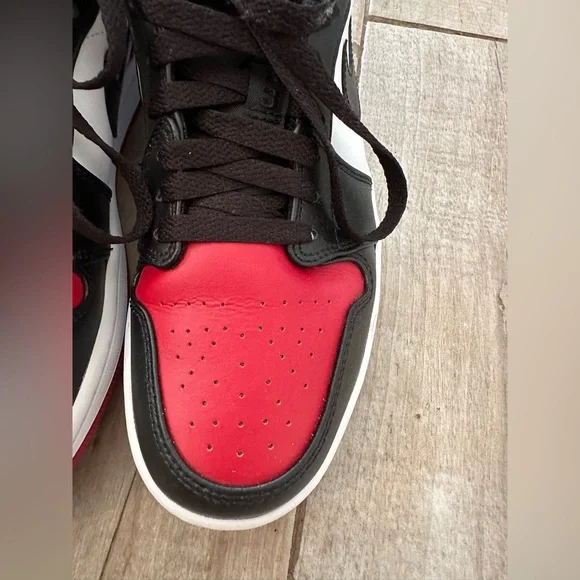 Jordan 1 Low Bred Toe Size 7.5M/9W - Picture 12 of 12